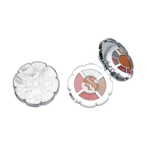 Flower shaped four pan palette with mirror